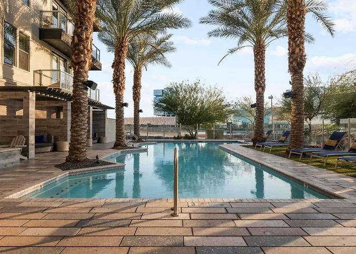 Apartment Escape To The Golden Equestrian 2br Townlake