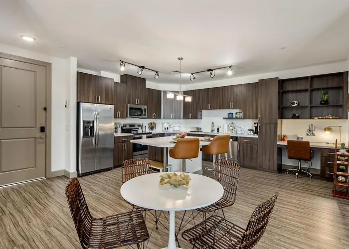 Escape To The Golden Equestrian 2br Townlake