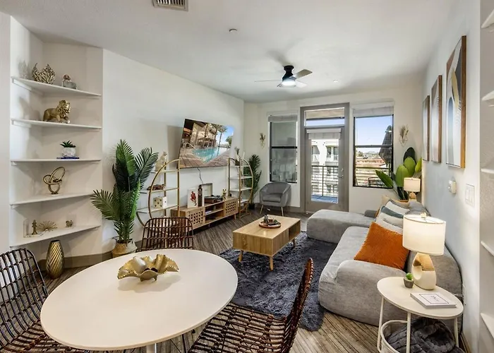 Escape To The Golden Equestrian 2br Townlake Apartment