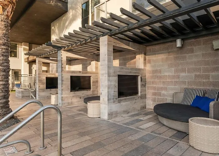 Apartment Escape To The Golden Equestrian 2br Townlake *