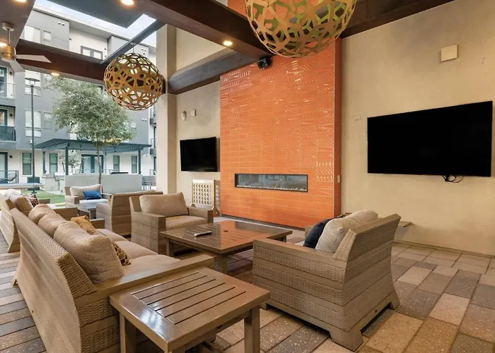 Escape To The Golden Equestrian 2br Townlake Tempe
