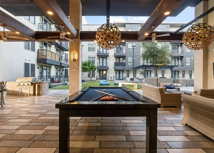 Escape To The Golden Equestrian 2br Townlake