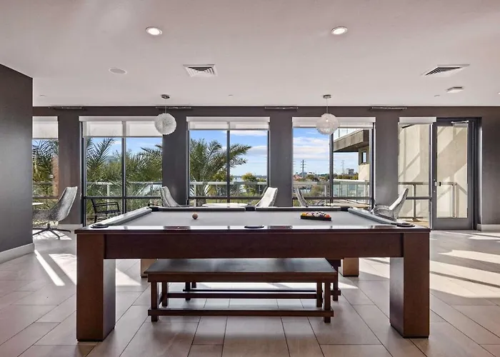 Apartment Escape To The Golden Equestrian 2br Townlake *