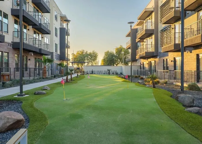 Escape To The Golden Equestrian 2br Townlake Apartment Tempe