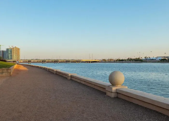 Escape To The Golden Equestrian 2br Townlake